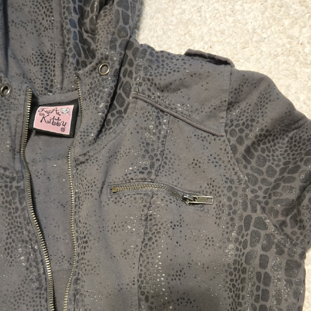 Stylish Black Crocodile Pattern Bomber Jacket - Picture 3 of 7